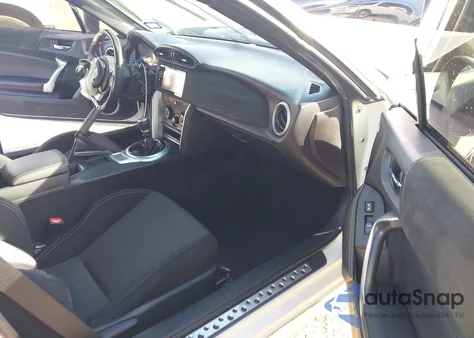 2017 Toyota 86 из США, поврежденный, VIN JF1ZNAA19H9701817